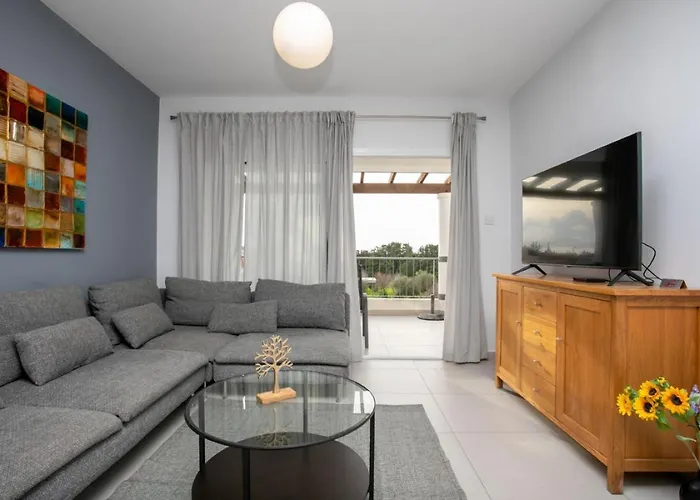 Lovely & Stylish! 3br Specious Penthouse-serenity Skyview * Paphos