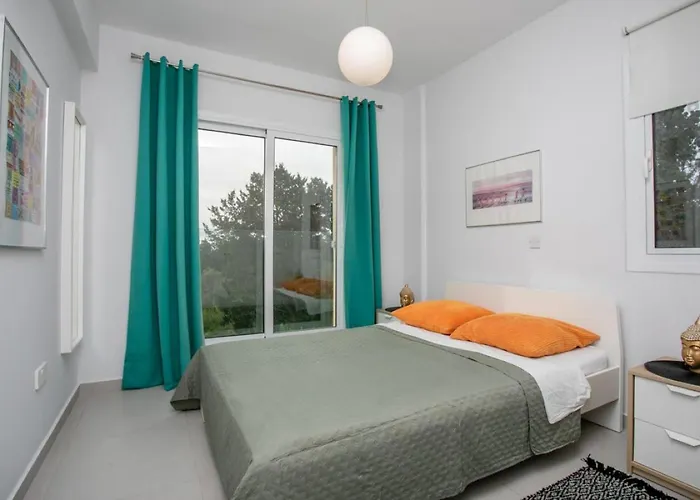 Lovely & Stylish! 3br Specious Penthouse-serenity Skyview * Paphos